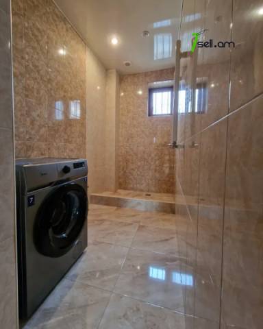 Երկու հարկանի տուն Պարույր Սևակ թաղամաս 2-րդ փողոցում Առինջում, 480 քմ, 3+ սանհանգույց