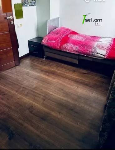 4 սենյականոց բնակարան Թոթովենցի փողոցում, 78 ք.մ., 3/5 հարկ, կապիտալ վերանորոգված, քարե շենք