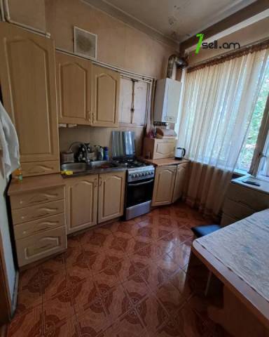 3 սենյականոց բնակարան Պարոնյան փողոցում, 95 ք.մ., բարձր առաստաղներ, 2/5 հարկ, կապիտալ վերանորոգված