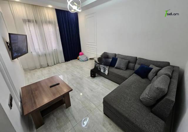 Երեք հարկանի քարե տուն Դավիթ Բեկի փողոցում Էրեբունիում, 480 ք.մ., 2 սանհանգույց, եվրովերանորոգված