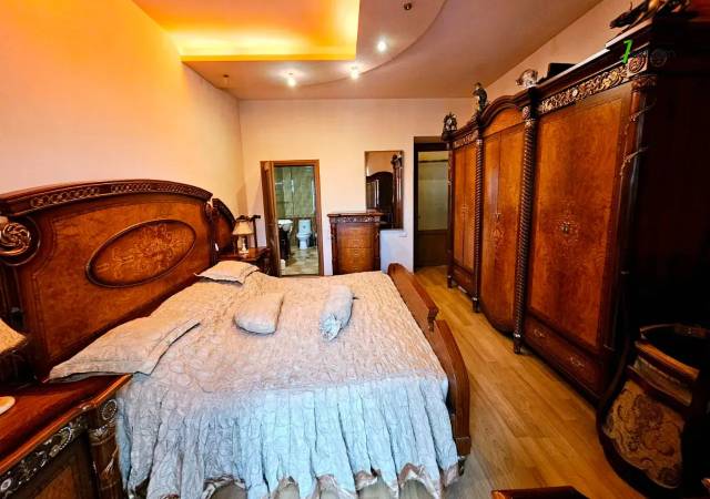 5 սենյականոց բնակարան Նալբանդյան փողոցում, 140 ք.մ., 2 սանհանգույց, բարձր առաստաղներ