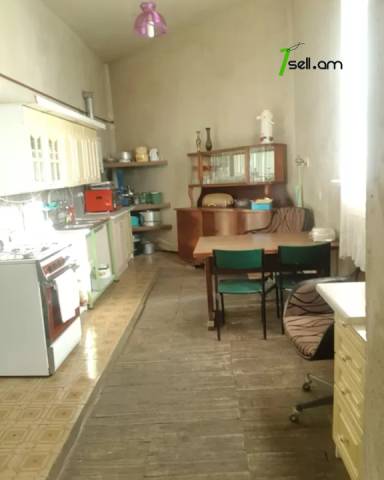 Երկու հարկանի քարե տուն Աբովյանում, 1600 ք.մ.