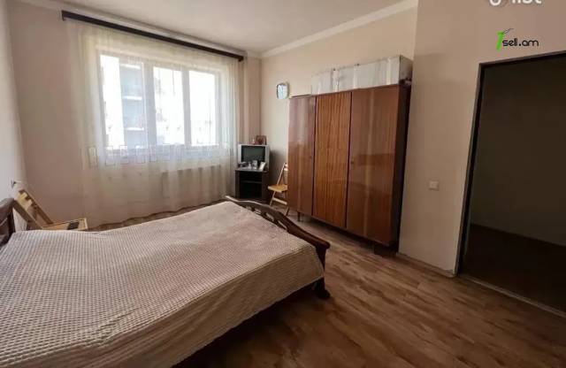 3 սենյականոց բնակարան նորակառույց շենքում Պարույր Սևակի փողոցում, 113 ք.մ., 2 սանհանգույց