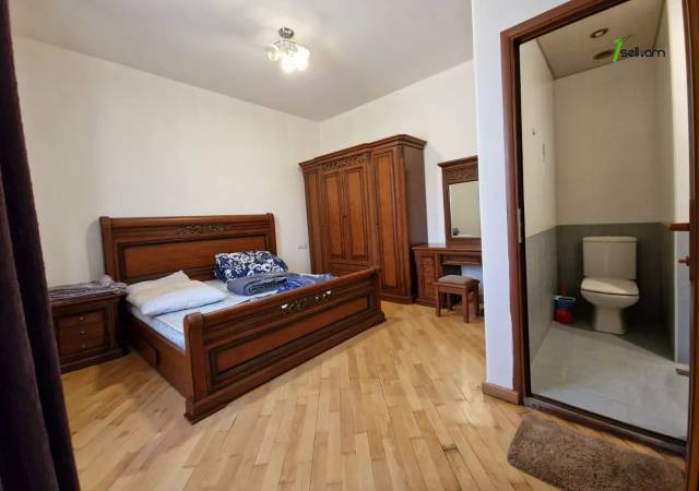 Երկու հարկանի քարե տուն Լուկաշինի փողոցում Աջափնյակում, 300 ք.մ., 3+ սանհանգույց