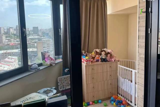 2 սենյականոց բնակարան նորակառույց շենքում Կոմիտասի պողոտայում, 90 ք.մ., բարձր առաստաղներ