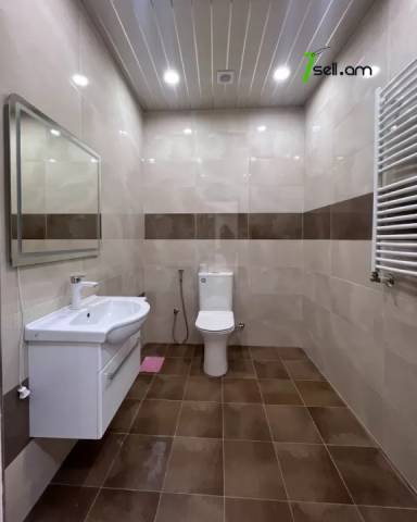 Երկու հարկանի քարե թաունհաուզ, Muracan St Էրեբունիում, 230 ք.մ., 3+ սանհանգույց