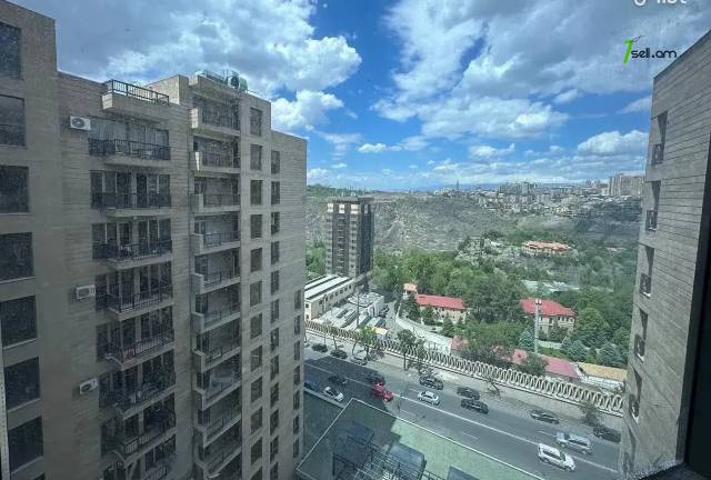 2 սենյականոց բնակարան նորակառույց շենքում Հակոբ Պարոնյանի փողոցում, 74 քմ, նախավերջին հարկ