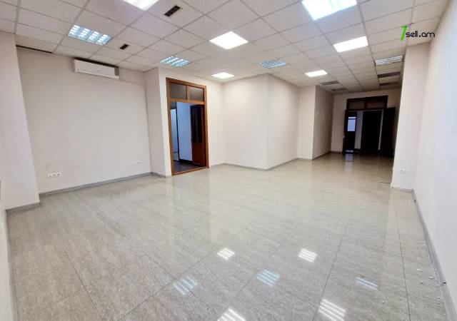 Բազմաֆունկցիոնալ գույք, Հանրապետության հրապարակ կենտրոնում, 2500 ք.մ.