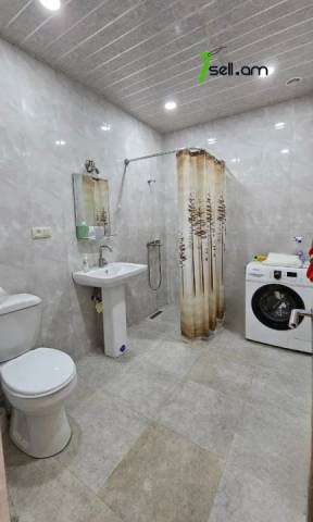 Երկու հարկանի քարե տուն Սամվել Գևորգյան փողոցում Դավթաշենում, 620 քմ, 2 սանհանգույց