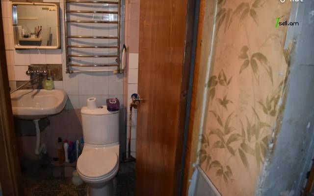 4 սենյականոց բնակարան Լվովյան փողոցում, 76 ք.մ., 1/5 հարկ, քարե շենք