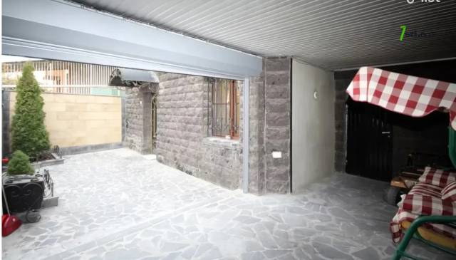 Երկու հարկանի քարե տուն Լուսինե Զաքարյան փողոցում Նորք Մարաշում, 343 քմ, 2 սանհանգույց