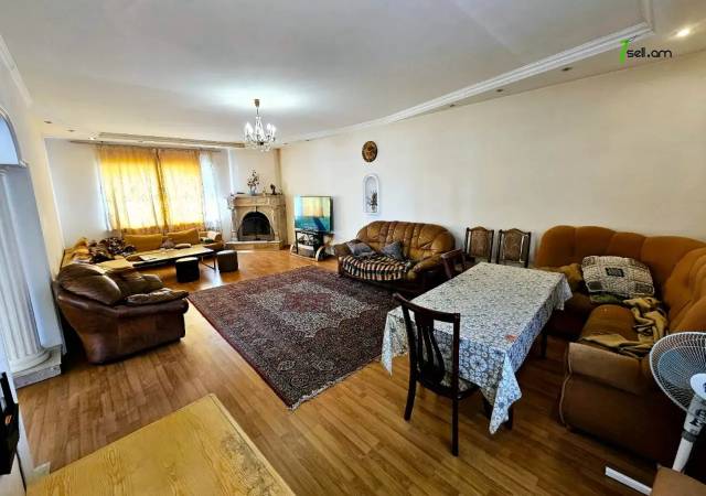 Երեք հարկանի քարե տուն Աջափնյակում, 1200 ք.մ., 2 սանհանգույց, եվրովերանորոգված