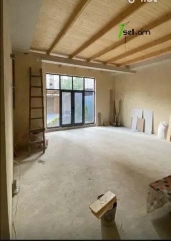 Մեկ հարկանի քարե տուն Վարդան Աճեմյանի փողոցում Էրեբունիում, 235 քմ