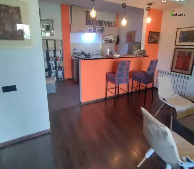 2 սենյականոց բնակարան Կորյունի փողոցում, 55 ք.մ., բարձր առաստաղներ, եվրովերանորոգված, քարե շենք