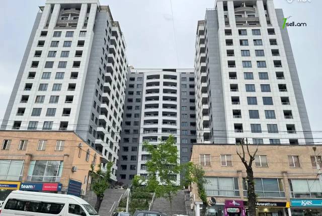 4 սենյականոց բնակարան նորակառույց շենքում Պարույր Սևակի փողոցում, 170 քմ, 2 սանհանգույց