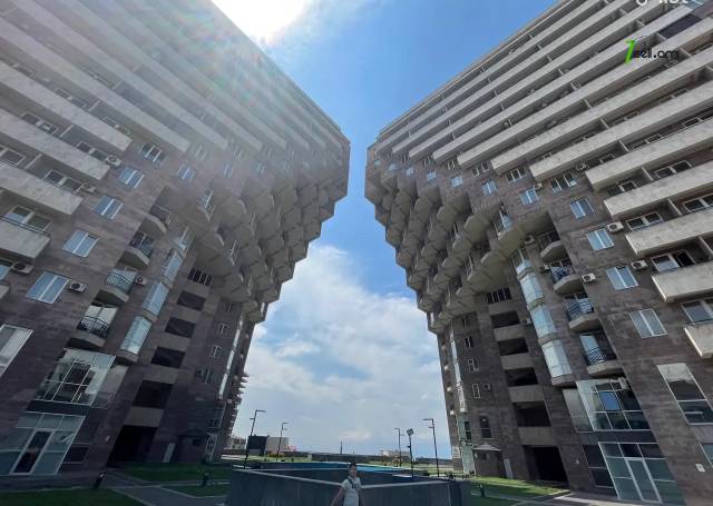 2 սենյականոց բնակարան նորակառույց շենքում Նաիրի Զարյան փողոցում, 65 ք.մ., բարձր առաստաղներ