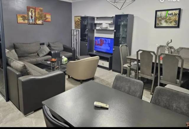 4 սենյականոց բնակարան Շինարարների փողոցում, 80 քմ, կապիտալ վերանորոգված, քարե շենք