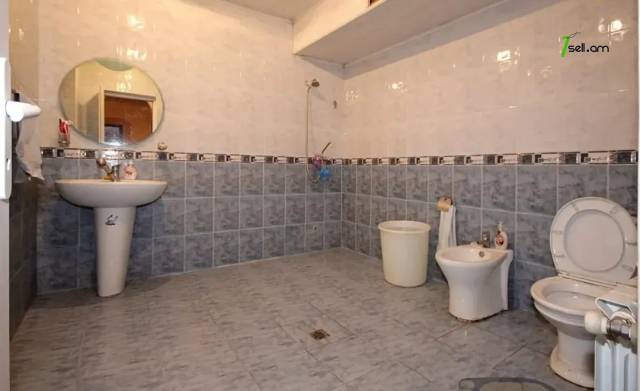 Մեկ հարկանի քարե տուն Աղասի փողոցում Քանաքեռ Զեյթունում, 400 ք.մ., եվրովերանորոգված