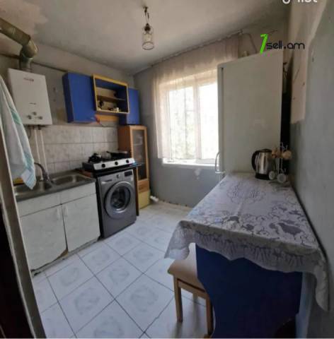 3 սենյականոց բնակարան Մոլդովական փողոցում, 52 ք.մ., 2/5 հարկ, կոսմետիկ վերանորոգում, քարե շենք