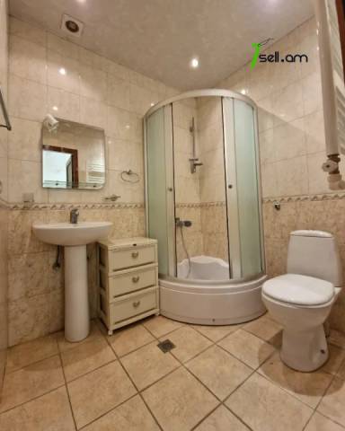 Երկու հարկանի քարե տուն Բաբայան փողոցում Արաբկիրում, 600 ք.մ., 3+ սանհանգույց, կապիտալ վերանորոգված