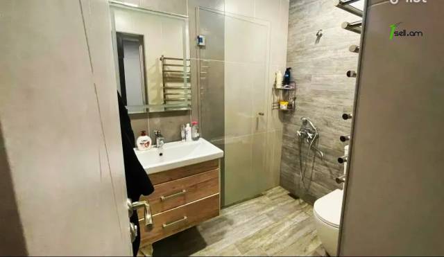 4 սենյականոց բնակարան Էրեբունու փողոցում, 100 ք.մ., բարձր առաստաղներ, կապիտալ վերանորոգված