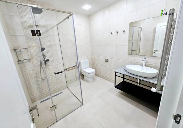 Երեք հարկանի քարե տուն, Դուրյան թաղամաս Ավանում, 800 ք.մ., 3+ սանհանգույց