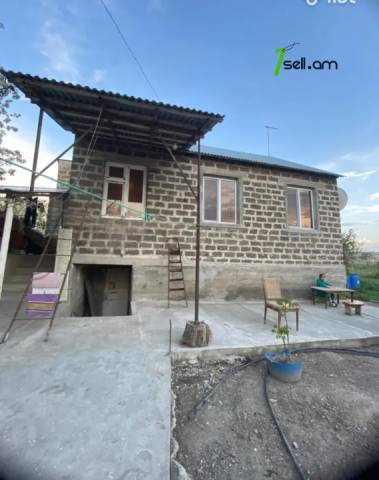 Մեկ հարկանի քարե տուն 2-րդ փողոցում Ջրվեժում, 70 քմ, 2 սանհանգույց