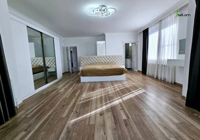 Երկու հարկանի քարե տուն Գարեգին Հովսեփյանի փողոցում Նորք Մարաշում, 950 քմ, 3+ սանհանգույց