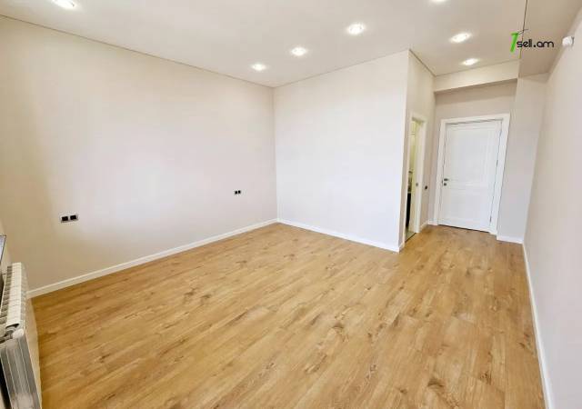 Երեք հարկանի քարե տուն, Դուրյան թաղամաս Ավանում, 800 ք.մ., 3+ սանհանգույց