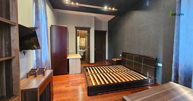 Երկու հարկանի քարե տուն, Վահագնի Թաղամաս Աջափնյակում, 1750 ք.մ., 3+ սանհանգույց