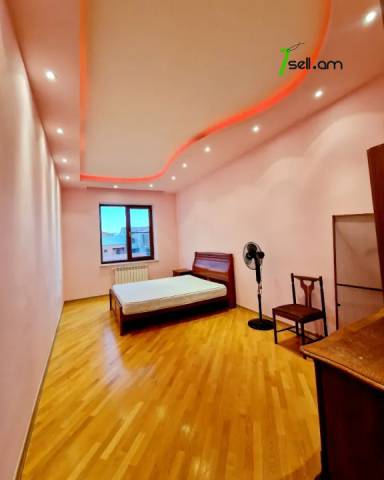 Երկու հարկանի քարե տուն Դավիթ Բեկի փողոցում Էրեբունիում, 500 ք.մ., 3+ սանհանգույց, եվրովերանորոգված