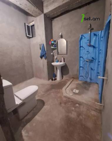 Երկու հարկանի քարե տուն Մոլդովական փողոցում Նոր Նորքում, 630 ք.մ., 2 սանհանգույց