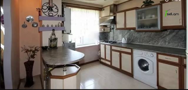 8 սենյականոց բնակարան Գյուրջյան փողոցում, 170 ք.մ., 2 սանհանգույց, դիզայներական ոճով վերանորոգված