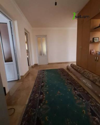 Երկու հարկանի քարե տուն Մայիսի 9-ի փողոցում Շենգավիթում, 300 ք.մ., 2 սանհանգույց