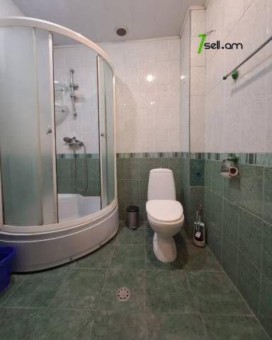 1 սենյականոց բնակարան Նալբանդյան փողոցում, 42 ք.մ., կապիտալ վերանորոգված, քարե շենք