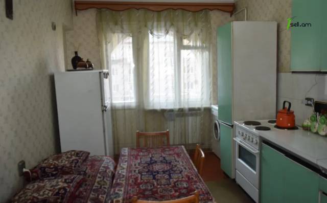 4 սենյականոց բնակարան Պարույր Սևակի փողոցում, 98 ք.մ., նախավերջին հարկ, մի քանի պատշգամբ