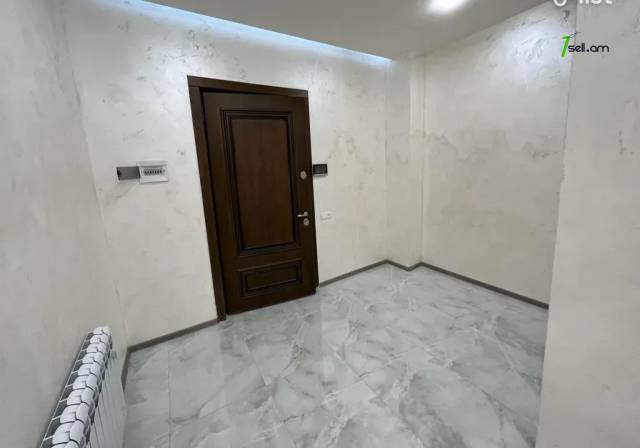 3 սենյականոց բնակարան նորակառույց շենքում Գրիբոյեդով փողոցում, 70 ք.մ., բարձր առաստաղներ, 12/16 հարկ