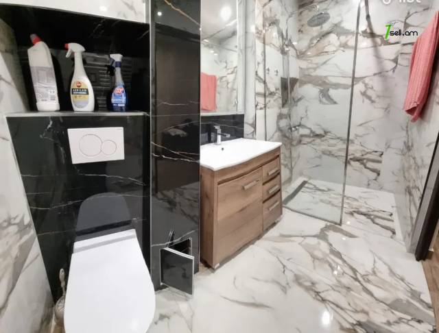 2 սենյականոց բնակարան Հանրապետության փողոցում, 67 քմ, 7/9 հարկ, կապիտալ վերանորոգված