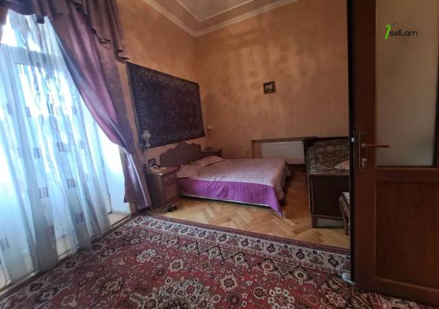 2 սենյականոց բնակարան Մարշալ Բաղրամյան պողոտայում, 67 ք.մ., կապիտալ վերանորոգված, քարե շենք