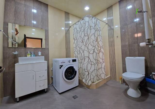 Երկու հարկանի քարե տուն Տիգրան Մեծի պողոտայում կենտրոնում, 250 քմ, 2 սանհանգույց
