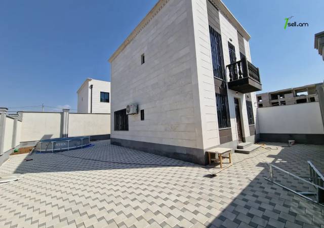 Երկու հարկանի թաունհաուզ, Գ-1 թաղամաս Աջափնյակում, 400 ք.մ., 2 սանհանգույց, կապիտալ վերանորոգված