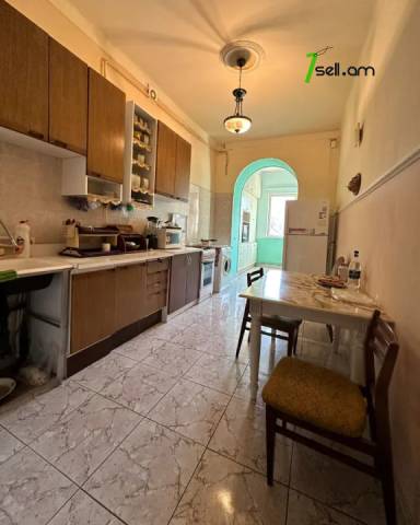 3 սենյականոց բնակարան, Vardanants Street, 105 ք.մ., բարձր առաստաղներ, 2/4 հարկ