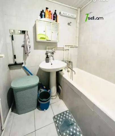 3 սենյականոց բնակարան Արցախի պողոտայում, 71 ք.մ., նախավերջին հարկ, կապիտալ վերանորոգված