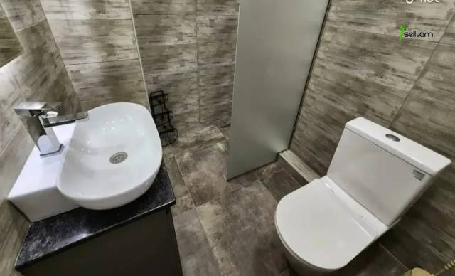 4 սենյականոց բնակարան նորակառույց շենքում Ադոնցի փողոցում, 125 ք.մ., 2 սանհանգույց, բարձր առաստաղներ