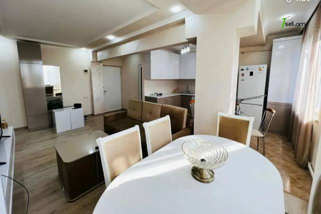 2 սենյականոց բնակարան Արամ Խաչատրյան փողոցում, 49 քմ, 9/13 հարկ, եվրովերանորոգված