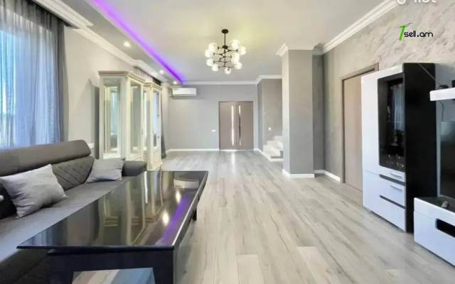 Երեք հարկանի տուն Ալմաթիի փողոցում Ավանում, 350 ք.մ., 3+ սանհանգույց, դիզայներական ոճով վերանորոգված