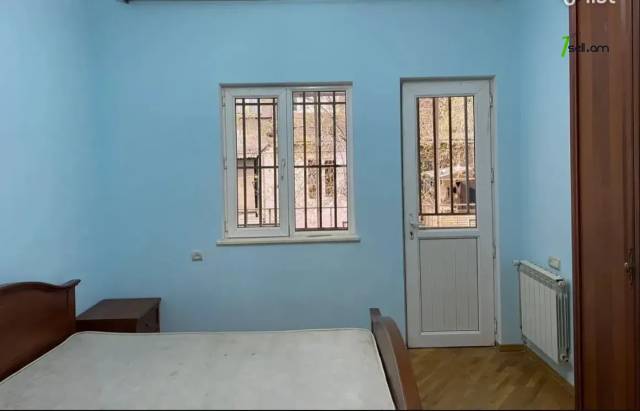 3 սենյականոց բնակարան Կոմիտասի պողոտայում, 115 քմ, 2/4 հարկ, բարձր առաստաղներ, մի քանի պատշգամբ