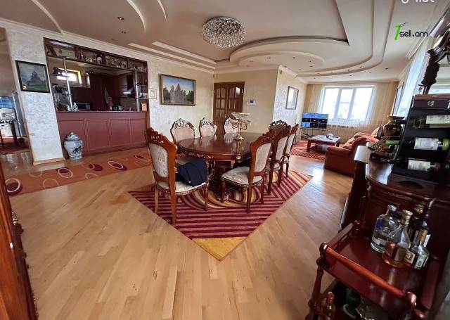 Երեք հարկանի քարե տուն Առինջի 17-րդ փողոցում Առինջում, 360 ք.մ., 3+ սանհանգույց