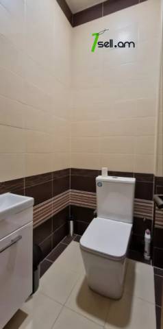 Երեք հարկանի քարե տուն Մելքումովի փողոցում Դավիթաշենում, 600 ք.մ., 3+ սանհանգույց, եվրովերանորոգված