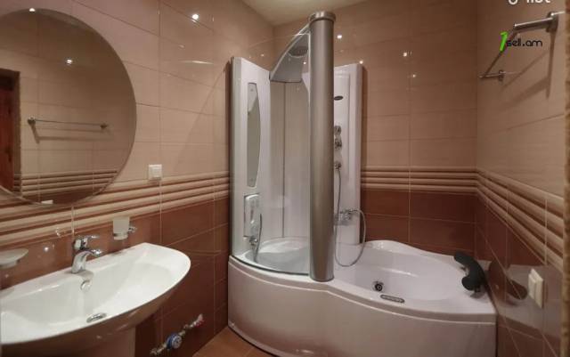 3 սենյականոց բնակարան, Komitas Ave, 85 ք.մ., 2 սանհանգույց, բարձր առաստաղներ, կապիտալ վերանորոգված